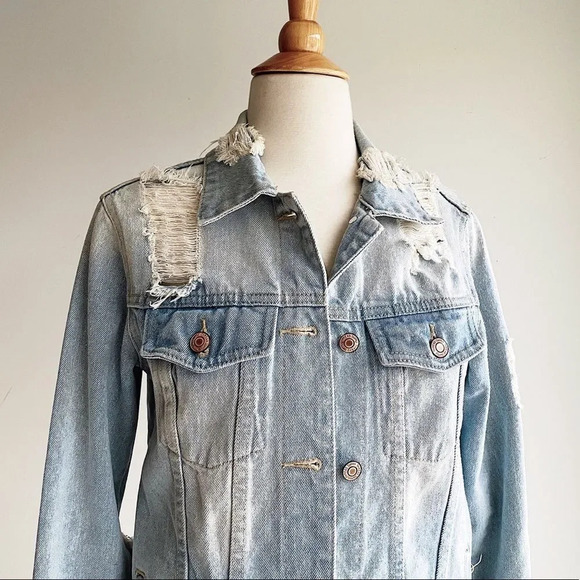 THREAD & SUPPLY | Lightwash Distressed Denim Jacket | S - Picture 3 of 13